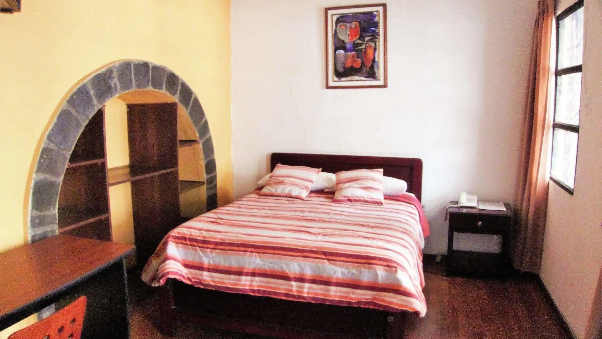 Hotel Joremis 基多