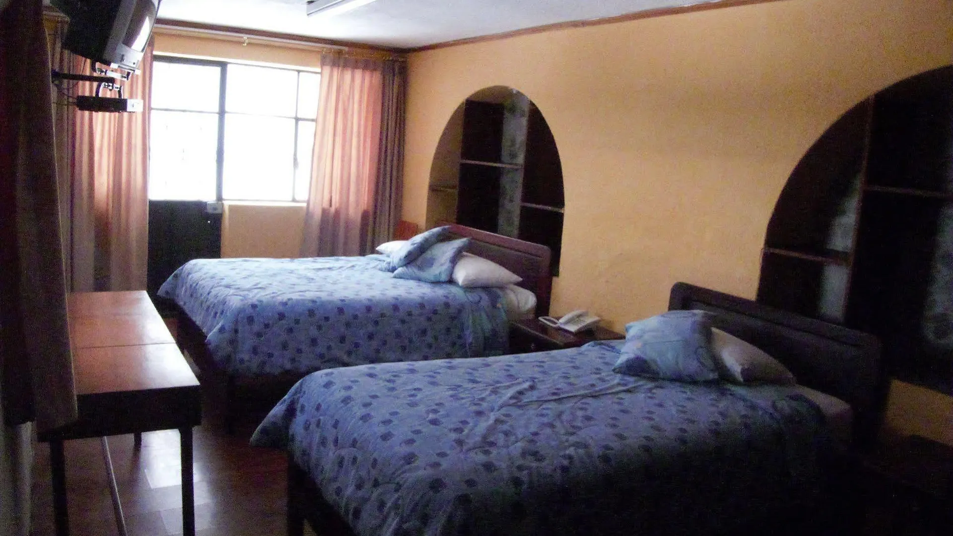 Hotel Joremis 基多