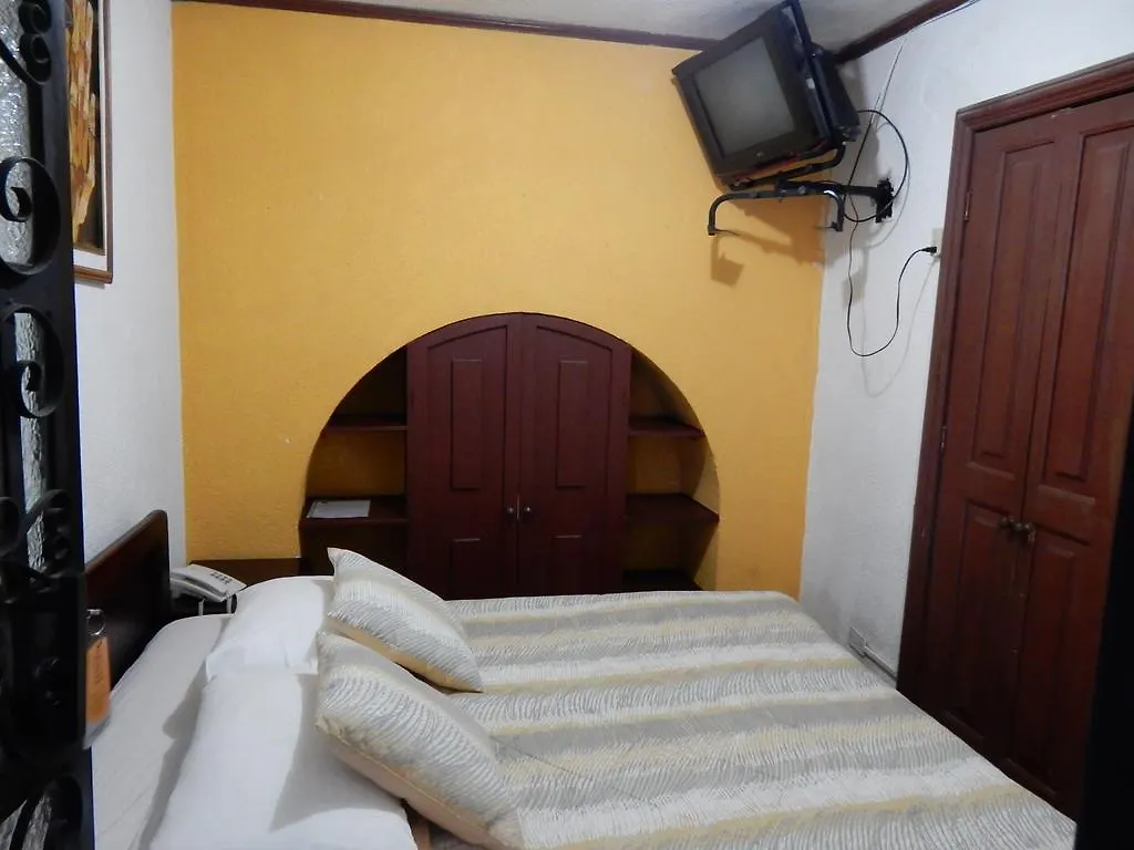 Hotel Joremis Quito 2*,  Equador